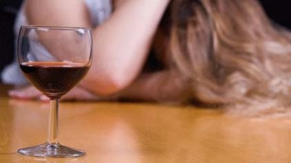 Женският алкохолизъм е по-емоционален от мъжкия алкохолизъм