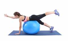 Упражненията с топка укрепват гръбначния стълб и стягат по-добре