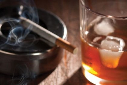 Алкохолът и цигарите представляват истински проблем при смяна на ставите