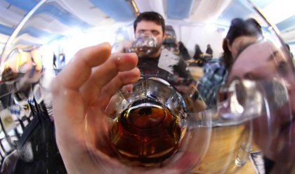 Рекламата на алкохолни напитки засяга непълноелтните