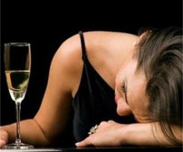 Алкохолизъм и психични проблеми - спътници на бисексуалните жени?