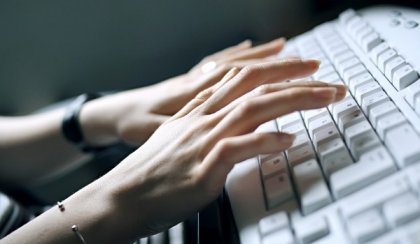 Рисковете при онлайн любовта са повече от ползите