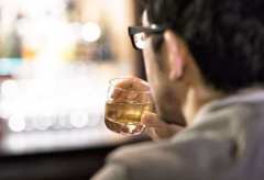 Проблемите във връзката провокират злоупотребата с алкохол