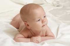 Педиатри дават съвет как да се подобри съня на малките бебета