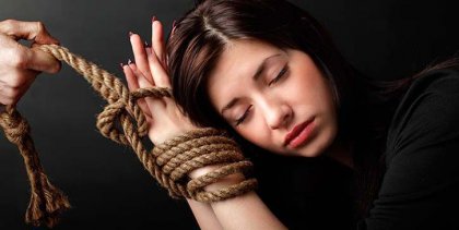 Зависимите от романтичната връзка хора правят партньора си нещастен