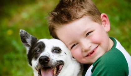 Психолозите силно препоръчват отглеждането на домашен любимец от деца