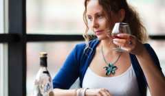 Алкохолът има по-силен телескопичен ефект при жените, отколкото при мъжете