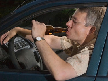 Отказването от цигарите и алкохола може да стане едновременно!