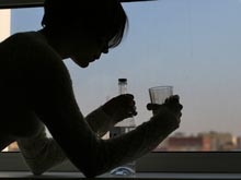 Експертите са установили защо някои хора са склонни към алкохолизъм